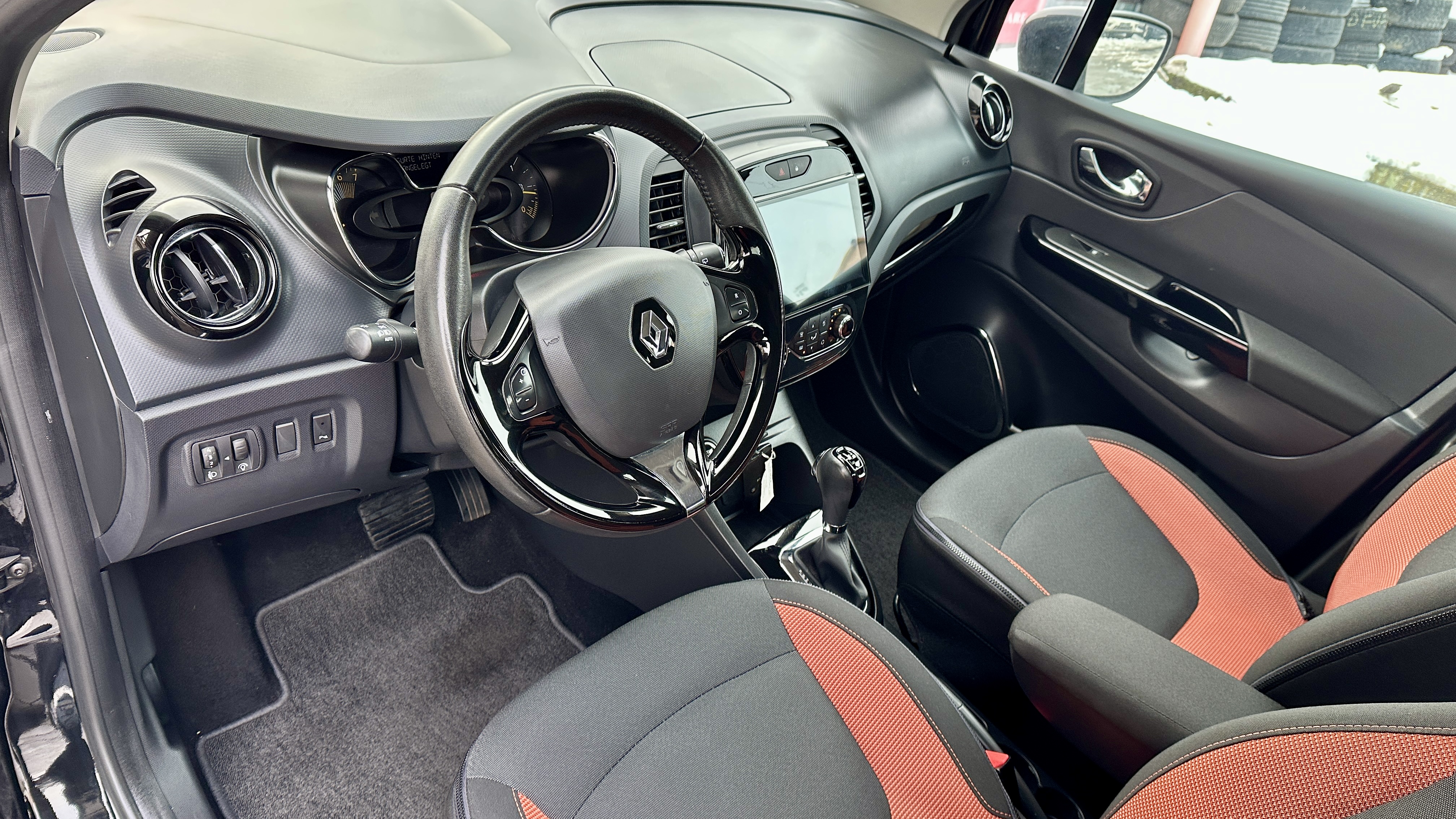 Renault Captur Luxe Edition An 2015 Motor 1.2 TCe Benzina Euro 6 Cutie Automata