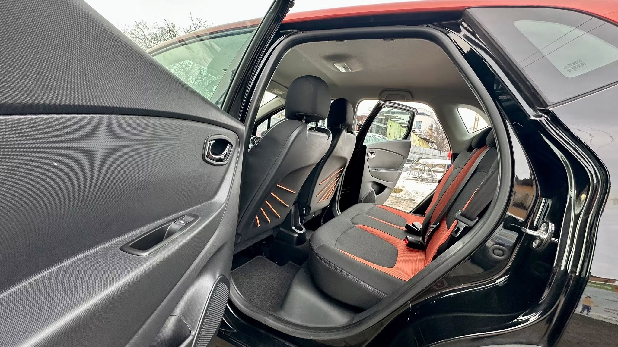 RENAULT CAPTUR LUXE EDITION AN 2015 1,2 Tce BENZINA CUTIE AUTOMATA